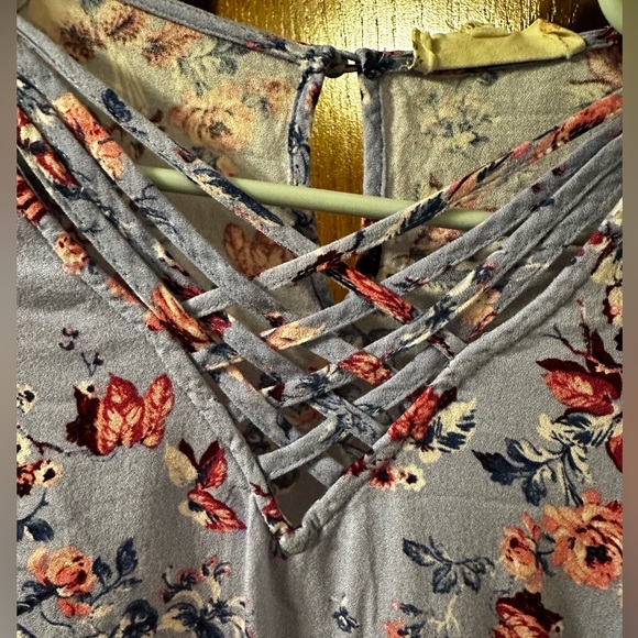 Pastel Floral Blouse with Cross Detail - Picture 2 of 3